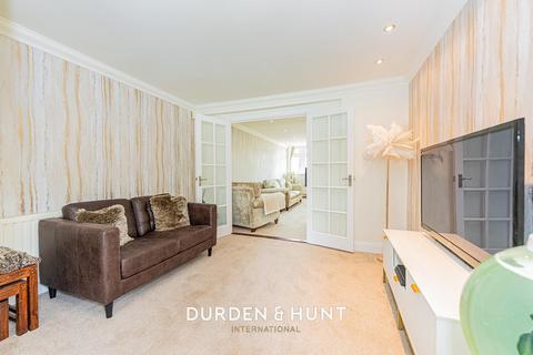 16 Barleycorn Way, Hornchurch, RM11 3JJ
