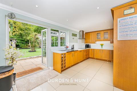 16 Barleycorn Way, Hornchurch, RM11 3JJ
