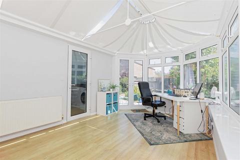 undefined, West Avenue, Worthing