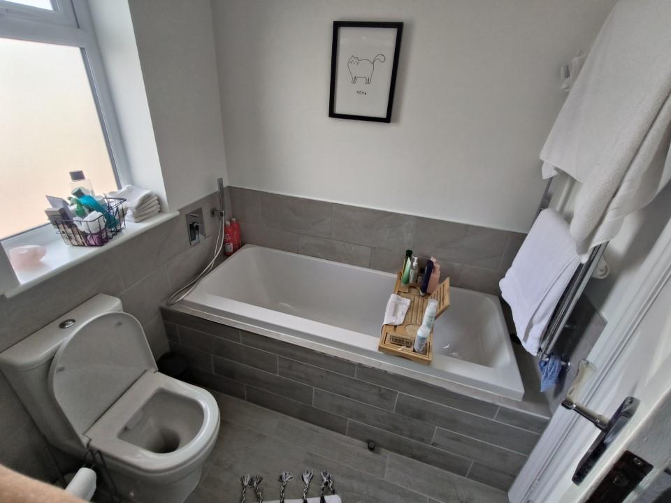 Bathroom 2.jpg