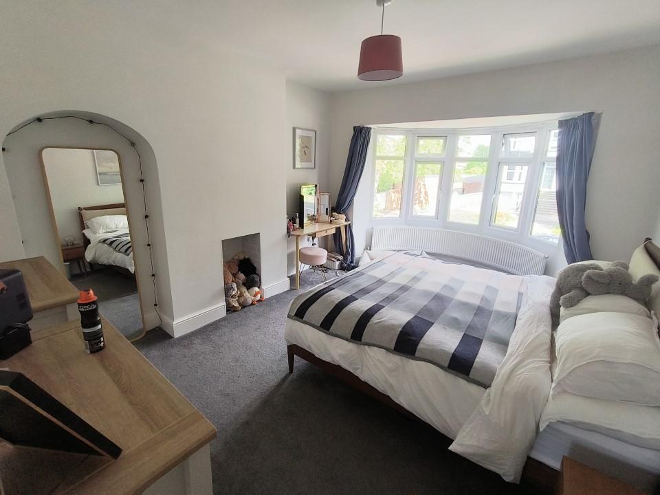 Bedroom 1.jpg