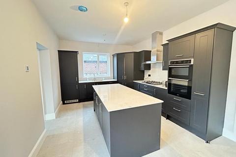 3 bedroom semi-detached house to rent, Milbank Road, Darlington