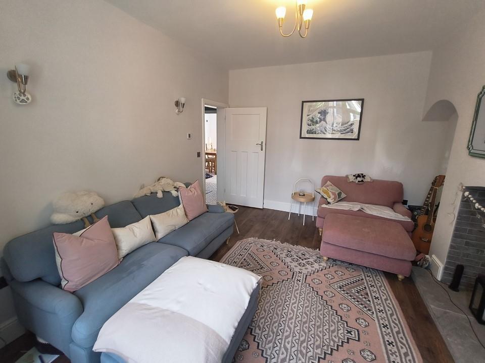 Livingroom 2.jpg