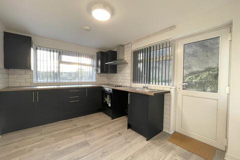 3 bedroom terraced house to rent, Neath Road, Plasmarl, Swansea, SA6