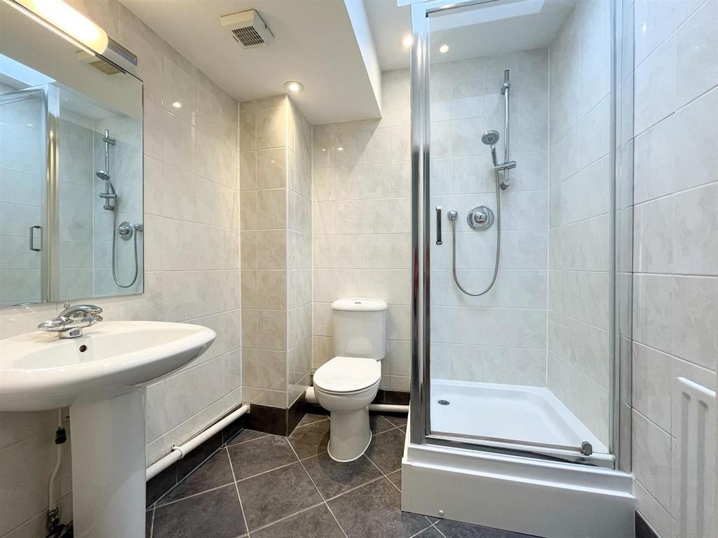 Bathroom (1 of 1).jpg