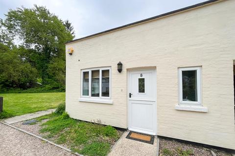 1 bedroom semi-detached house to rent, Portsmouth Road, Esher, KT10