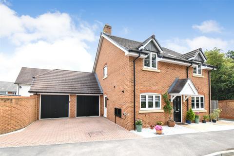 4 bedroom detached house for sale, Maynard Drive, Hampshire RG27
