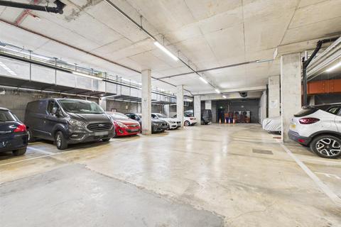 2 bedroom flat for sale, London Road, Wallington SM6