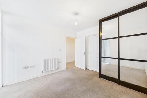 2 bedroom flat for sale, London Road, Wallington SM6