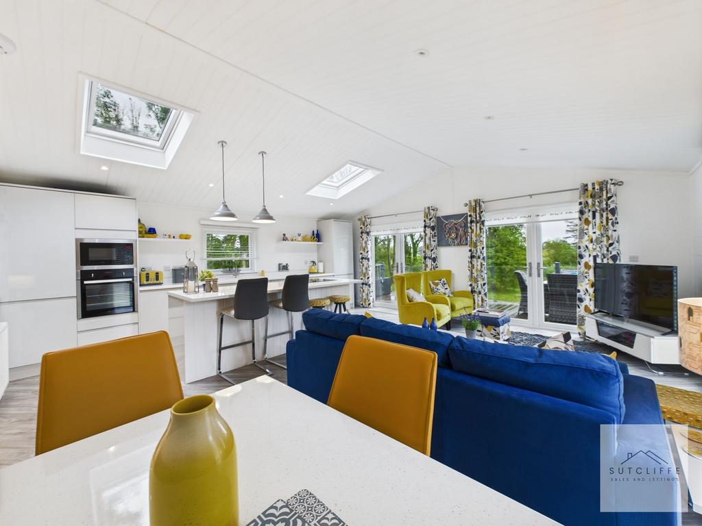 Kitchen / Living Space