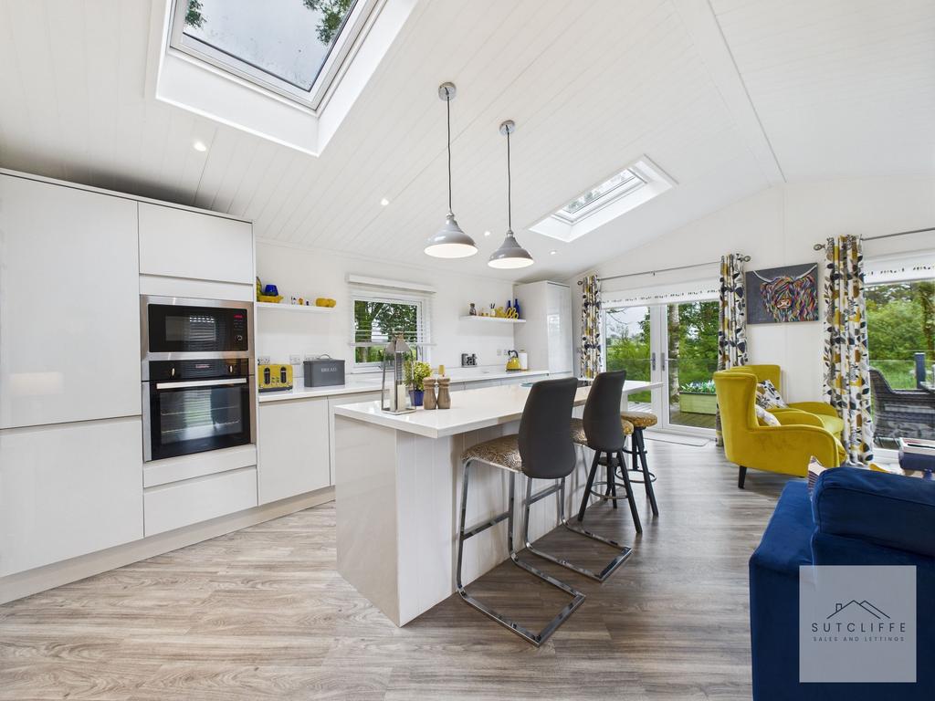 Kitchen / Living Space