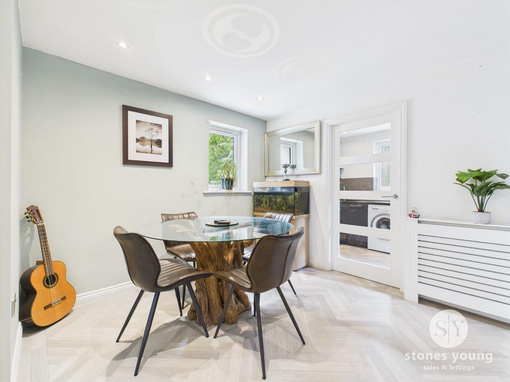 Split level lounge diner