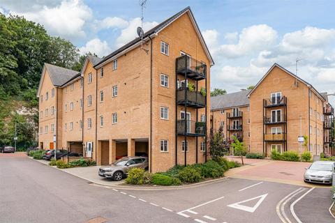 6 Arnold Close, Hertford, SG13 7ES