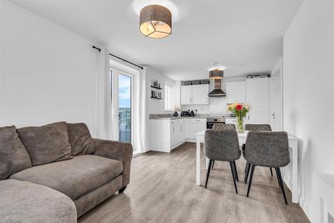 6 Arnold Close, Hertford, SG13 7ES