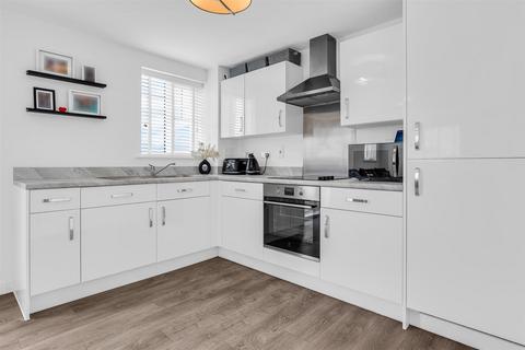 6 Arnold Close, Hertford, SG13 7ES