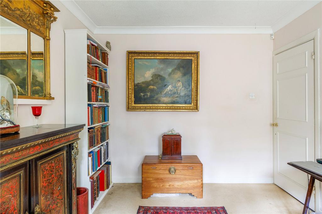 Bedroom/ Office
