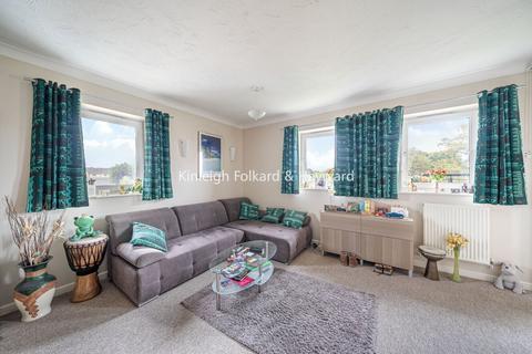 2 bedroom flat for sale, Martock Gardens, Friern Barnet, London, N11