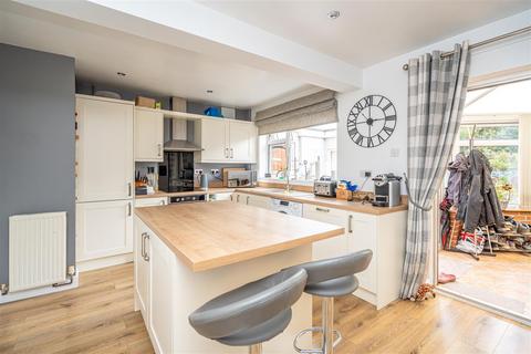 3 bedroom semi-detached house for sale, 16 Moor Lane, Pattingham, Wolverhampton, WV6 7DL