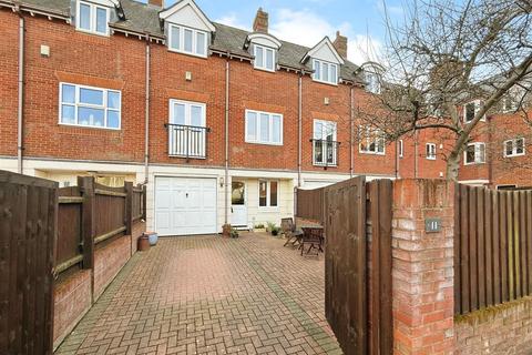 Warwick Mews, Warwick Road, Stratford-Upon-Avon