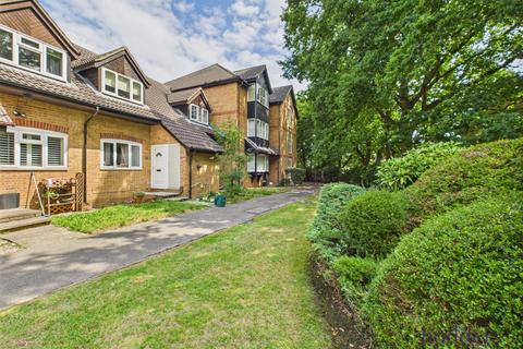 Studio for sale, Williams Close, Addlestone, Surrey, KT15