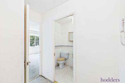 Studio for sale, Williams Close, Addlestone, Surrey, KT15