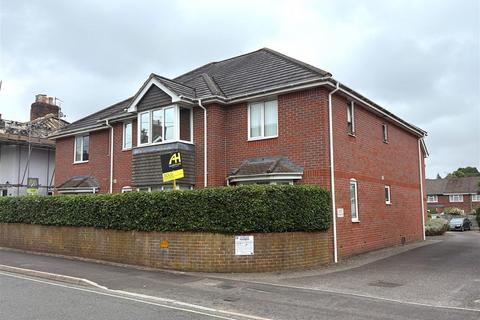 1 bedroom flat to rent, Cameron Court, Millway Road, Andover