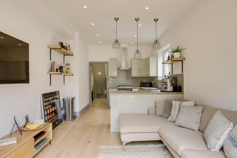2 bedroom flat for sale, Manor Park, Hither Green , London, SE13