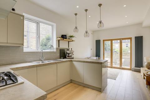 2 bedroom flat for sale, Manor Park, Hither Green , London, SE13