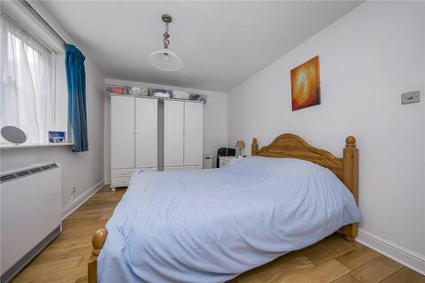 2 bedroom apartment for sale, Bankside Close, Isleworth