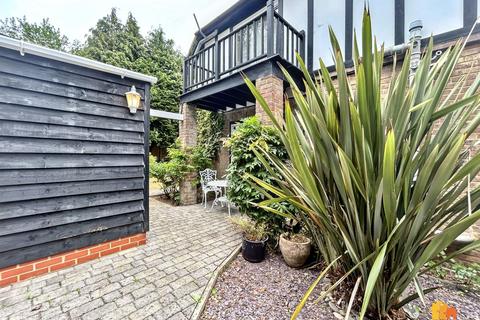 4 bedroom semi-detached house for sale, Ashley Green Road, Chesham, HP5