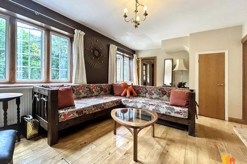 4 bedroom semi-detached house for sale, Ashley Green Road, Chesham, HP5