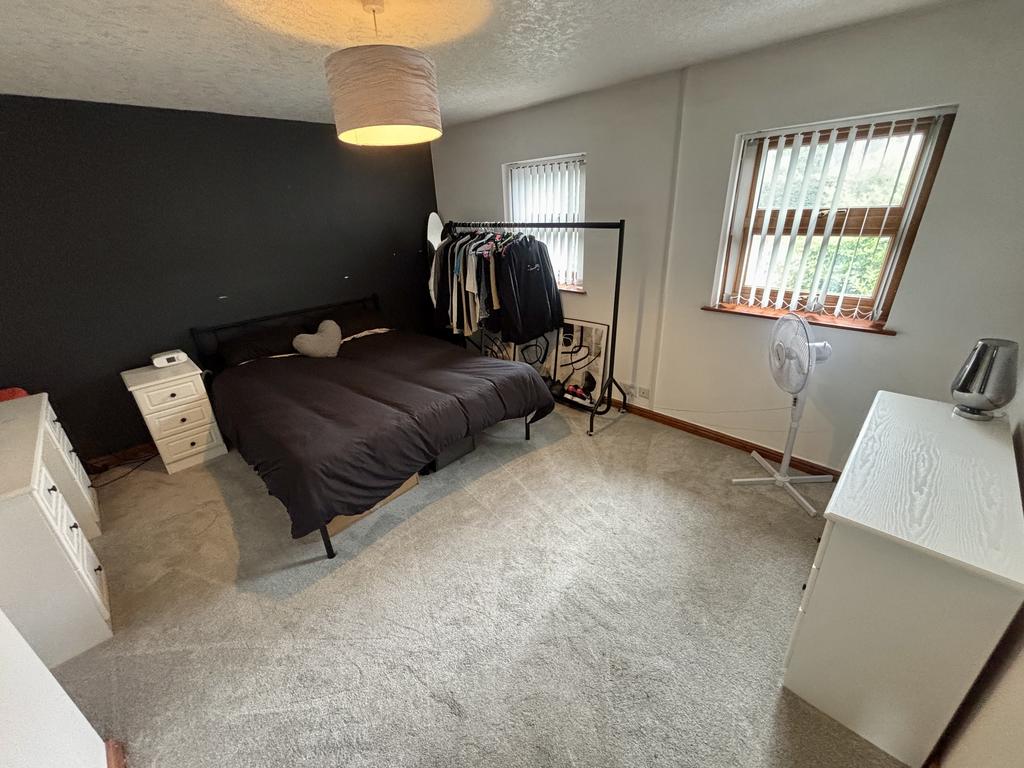 Front bedroom 1