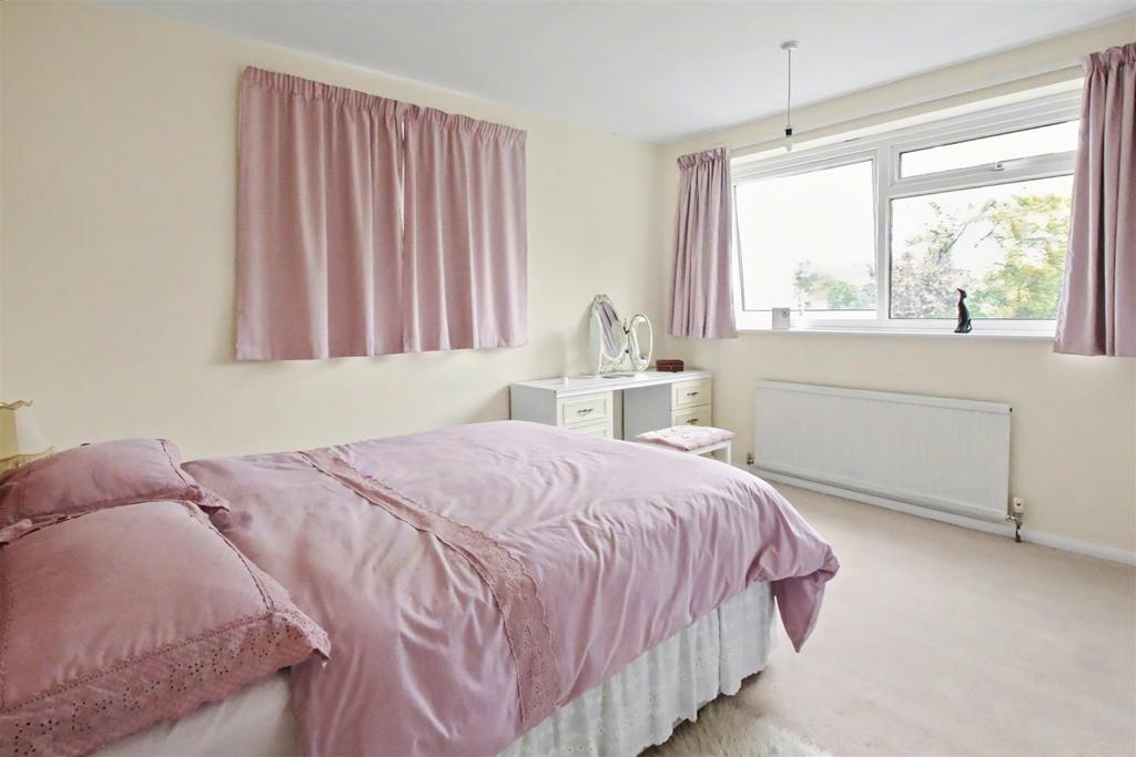 Bed 1.jpg