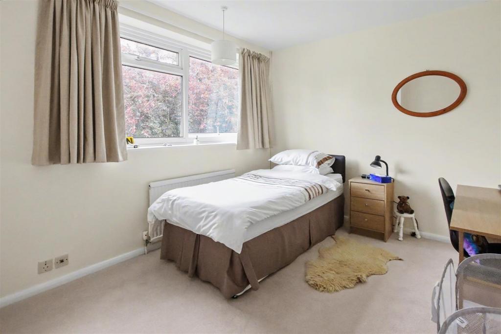 Bed 2.jpg