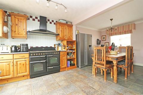 6 Armonde Close, Boreham, Chelmsford, CM3 3GA