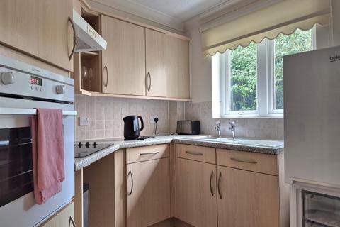 2 bedroom retirement property for sale, Beach Road, Weston-Super-Mare BS23