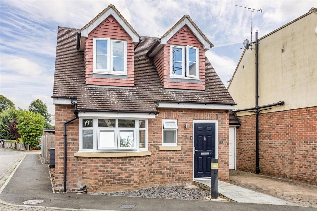 1 Park Close Byfleet KT14 7 FH - 21.jpg