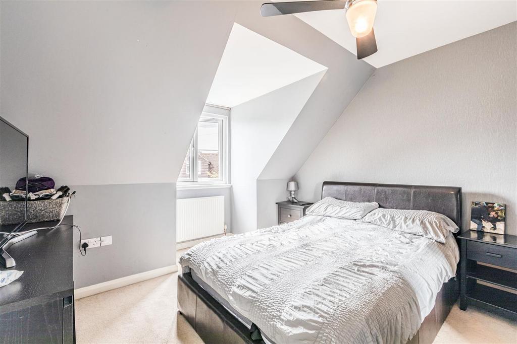1 Park Close Byfleet KT14 7 FH - 1.jpg