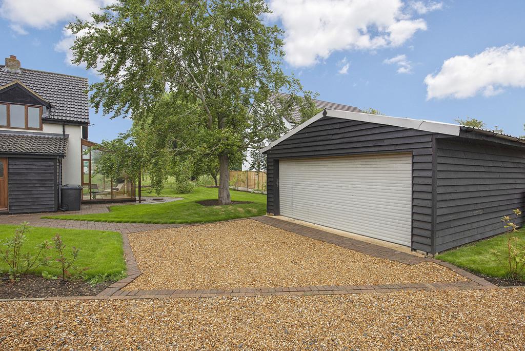 Drive/Garage
