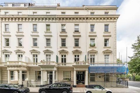 St. Georges Square, London SW1V
