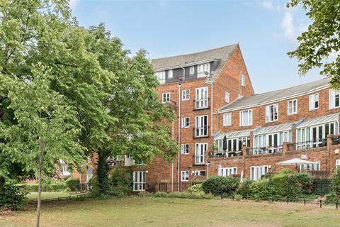 2 bedroom flat for sale, Sovereigns Quay, Bedford