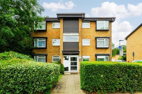 2 bedroom flat to rent, 23 Aldersbrook Road, London