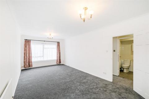 2 bedroom flat to rent, 23 Aldersbrook Road, London