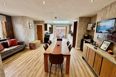 42 Ormesby Bank, Ormesby, Middlesbrough, TS7 9EB