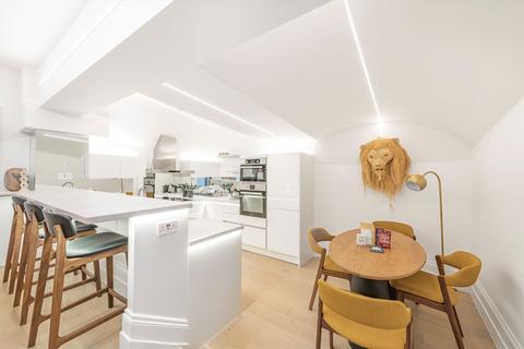 undefined, Winchester Street, London SW1V