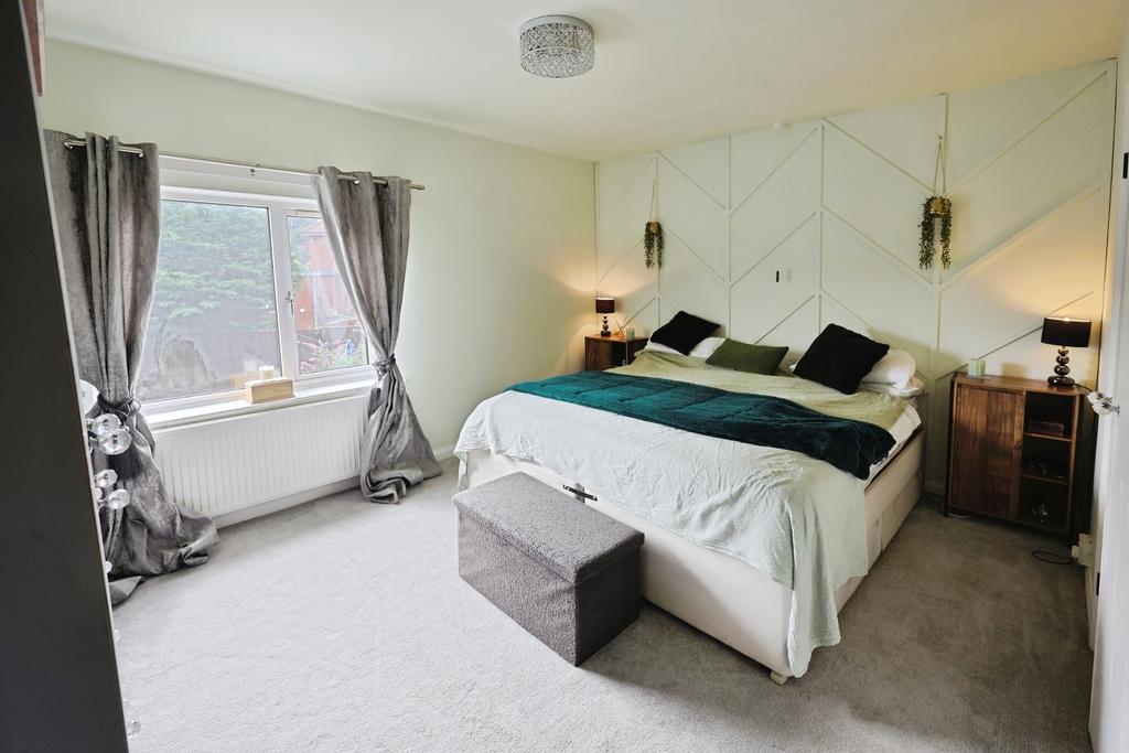 Pbox-bedroom-312561.JPG