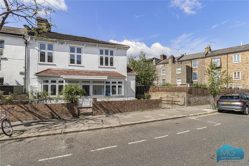 4 bedroom semi-detached house for sale