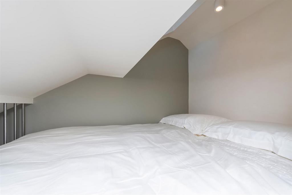 1 52 Stile Hall Gardens (4).jpg