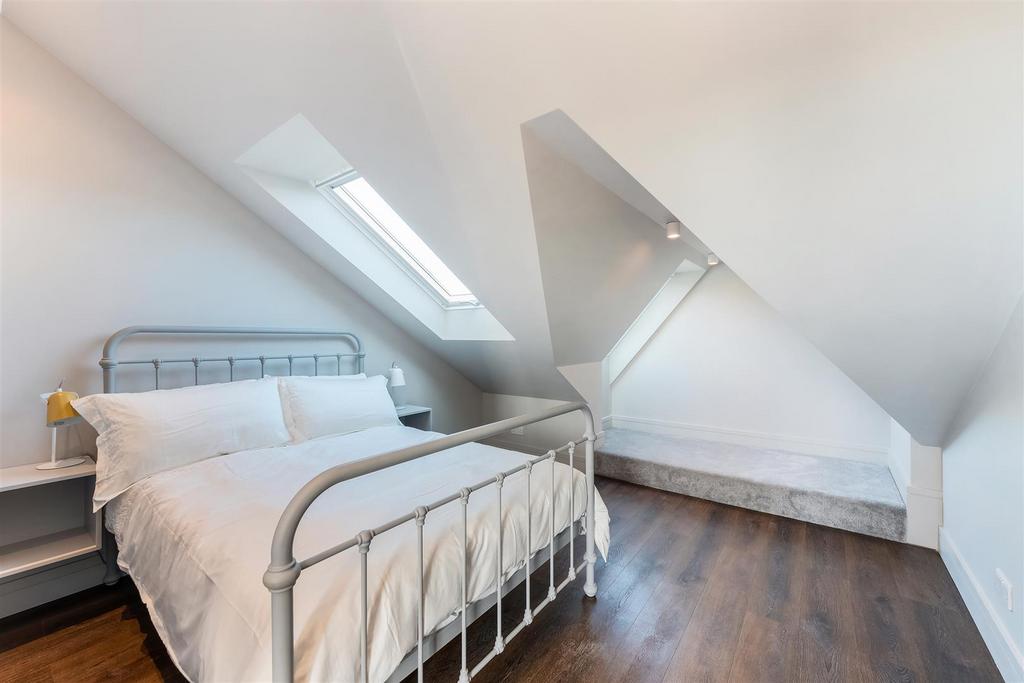 1 52 Stile Hall Gardens (5).jpg