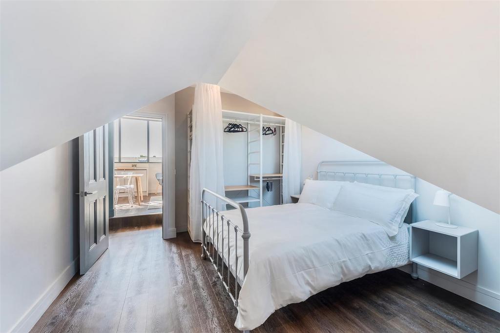 1 52 Stile Hall Gardens (6).jpg